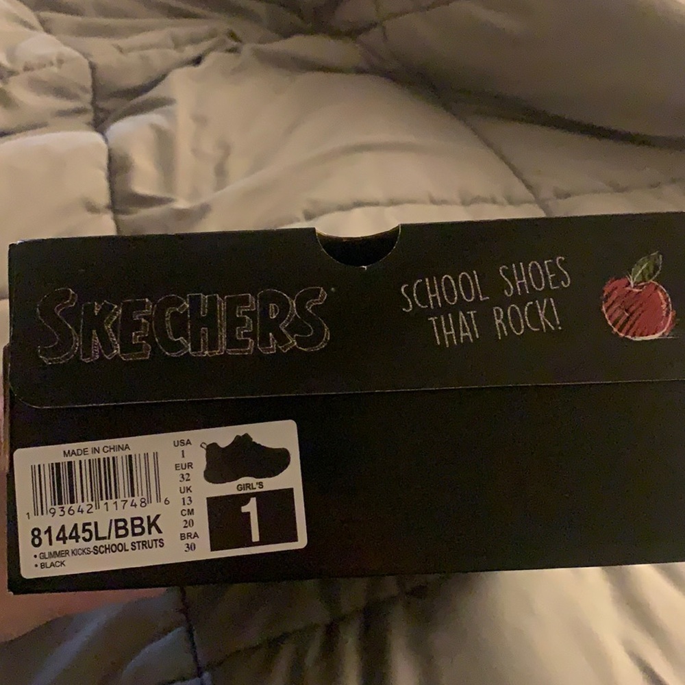 Skechers black unisex size 1 brand new